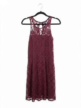 Women’s Sleeveless Lace Dress in Burgundy